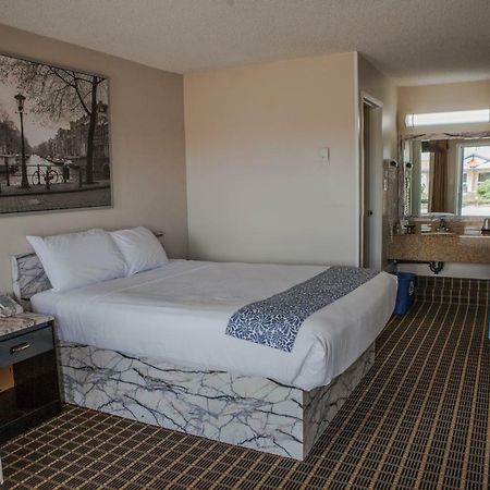 Canadian Motel North Battleford Exterior foto